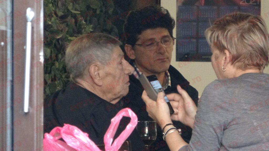 VIDEO. Cum se distrează Mitică Popescu la cei 85 de ani. A încins un șpriț cu Miodrag Belodedici