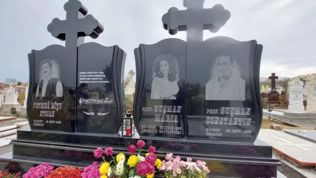 UPDATE. Durere, lacrimi și flori la înmormântarea lui Petrică Mâțu Stoian. Mii de oameni strigă: „Petrică, Oltenia nu te va uita!”