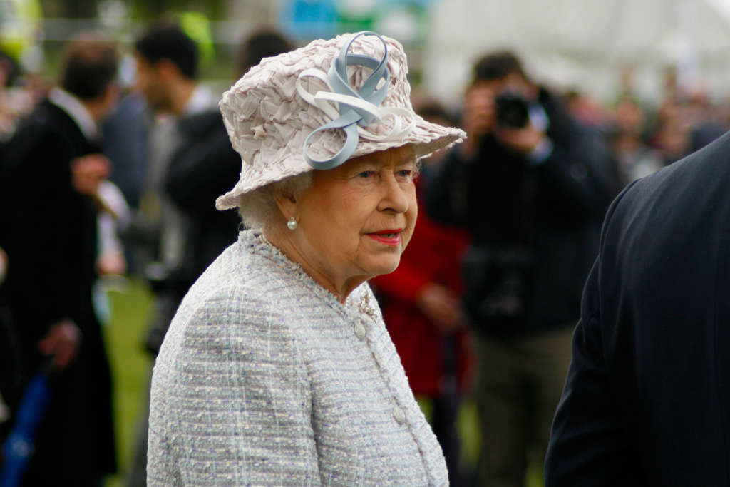 Alertă! Regina Elisabeta a II-a e din ce în ce mai slăbită. Fiul ei a ajuns în fața preoților