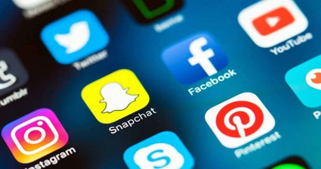 Un proiect de lege din California le-ar putea permite părinților să dea în judecată companiile de social media pentru până la 25.000 de dolari în cazul în care copiii lor devin dependenți de platforme