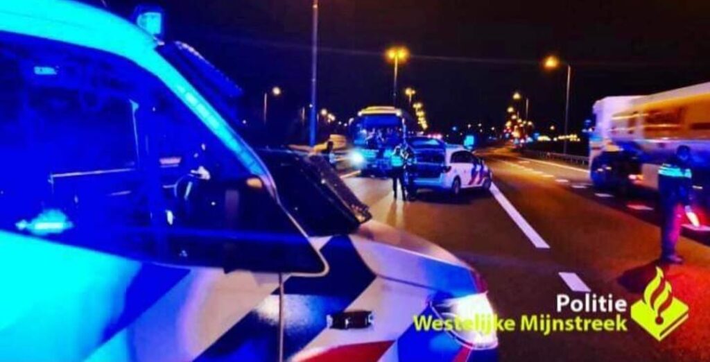 A condus un autocar plin, pe contrasens, pe autostradă! Șoferul român care a pus în pericol viața a 51 de pasageri a fost arestat