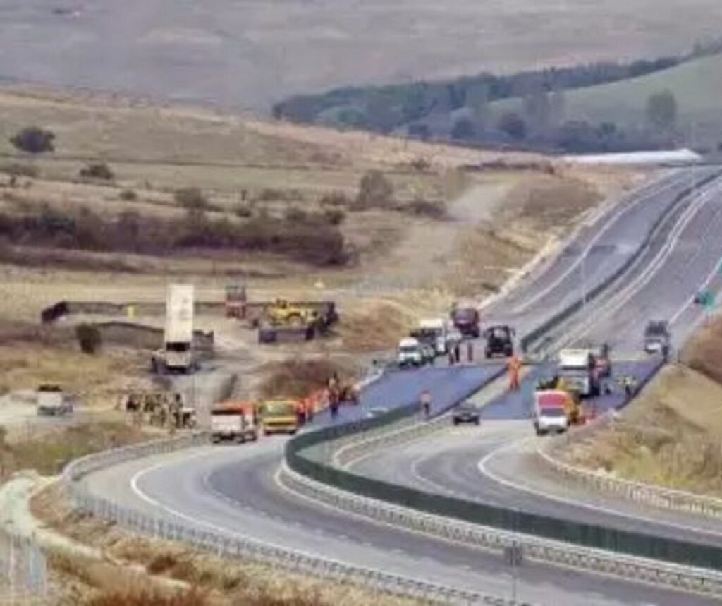 Vom trece Carpații pe autostradă. Cel mai mare tronson de autostradă din România va intra în construcție