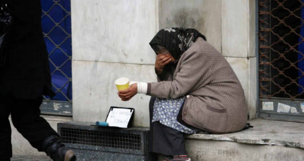 Crește nivelul de sărăcie în România. Statul a plătit mai multe ajutoare sociale în luna martie