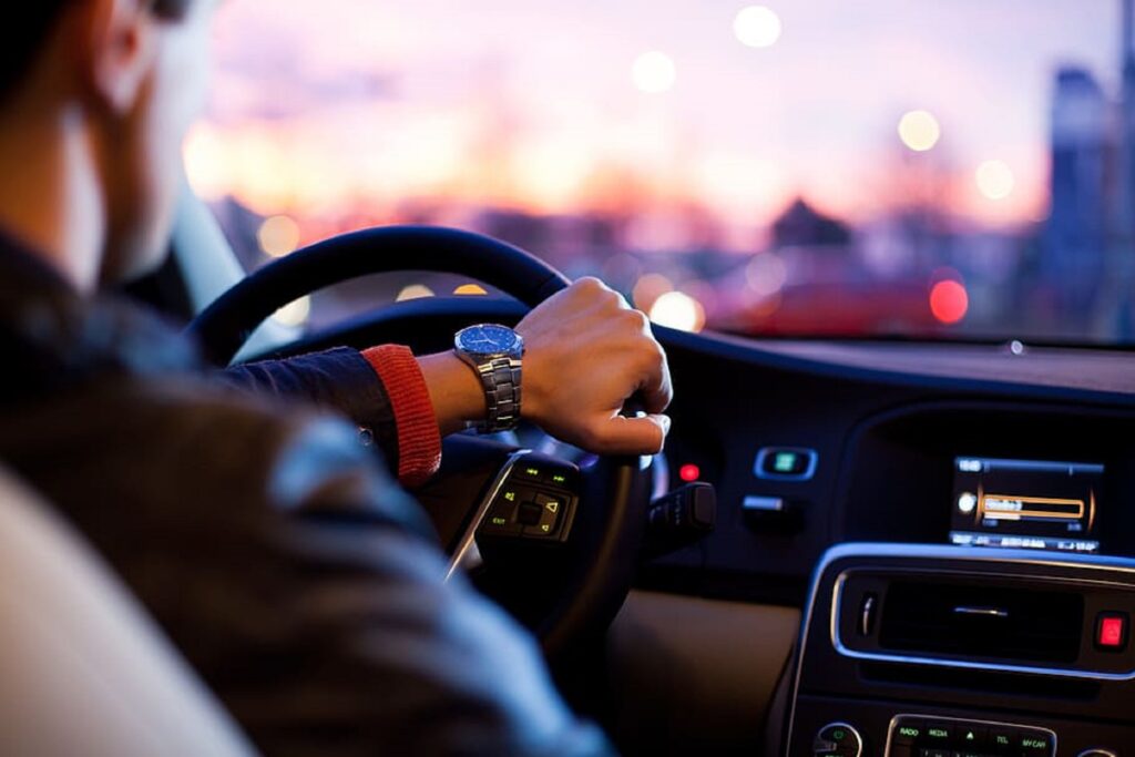 Șoferii pot primi amenzi uriașe din cauza unei reguli mai puțin cunoscute. La ce se referă reglementările din Codul Rutier