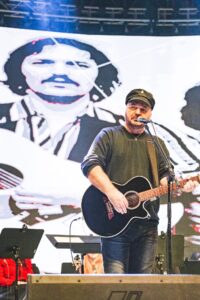 Ultima apariție publică a lui Victor Socaciu, la Festivalul de folk Om Bun! Artistul a urcat pe scenă și a cântat