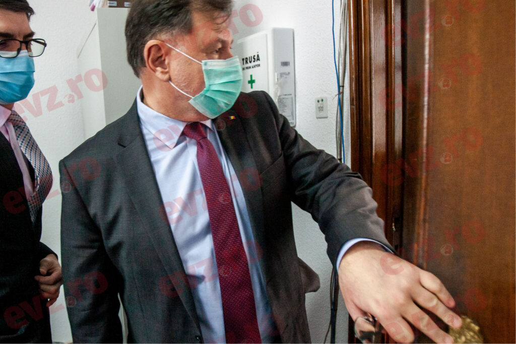 Alexandru Rafila, față în față cu protestatarii. Românii nu îl mai vor la Ministerul Sănătății. Factorul declanșator al nemulțumirii populației