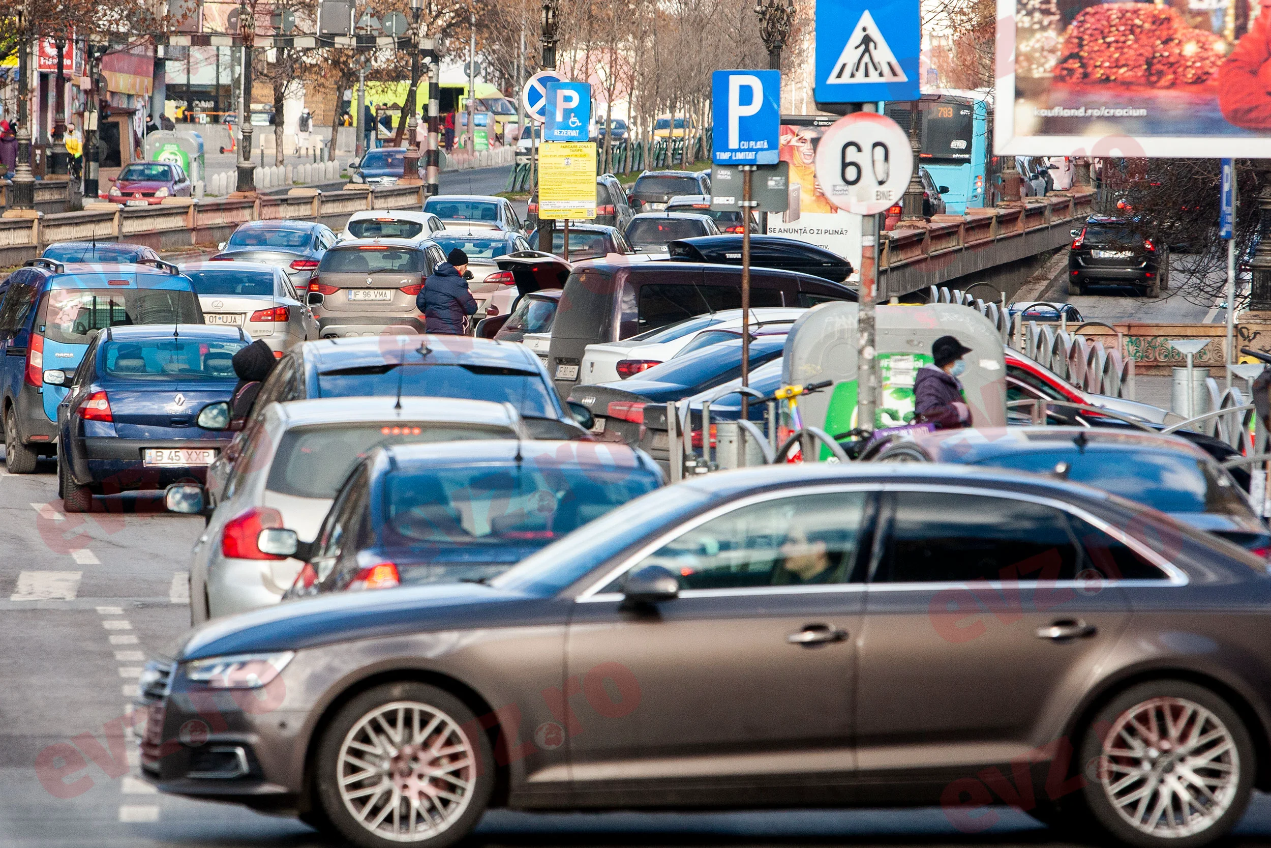 Primarul Nicușor Dan propune o nouă taxă pentru șoferii români. „Nu spun că preţul va rămâne acelaşi”