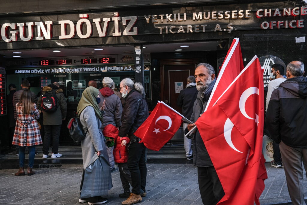 Turcia acuză de „război psihologic“ țările care au emis alerte de călătorie pentru Istanbul. România se numără prin ele