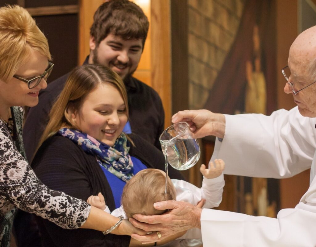 Cine poate fi naș la botez? Un caz ciudat din România readuce în prim-plan regulile BOR
