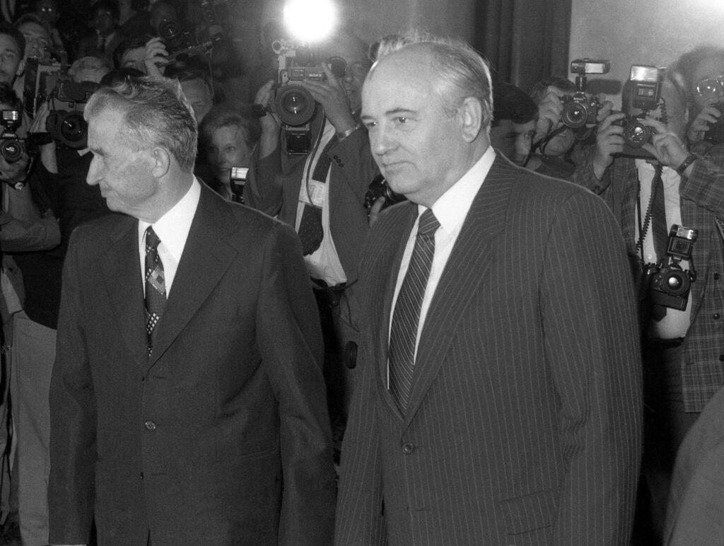 Decembrie 1989. Cum s-a bucurat Gorbaciov de nenorocirea abătută asupra lui Ceaușescu. Exclusiv