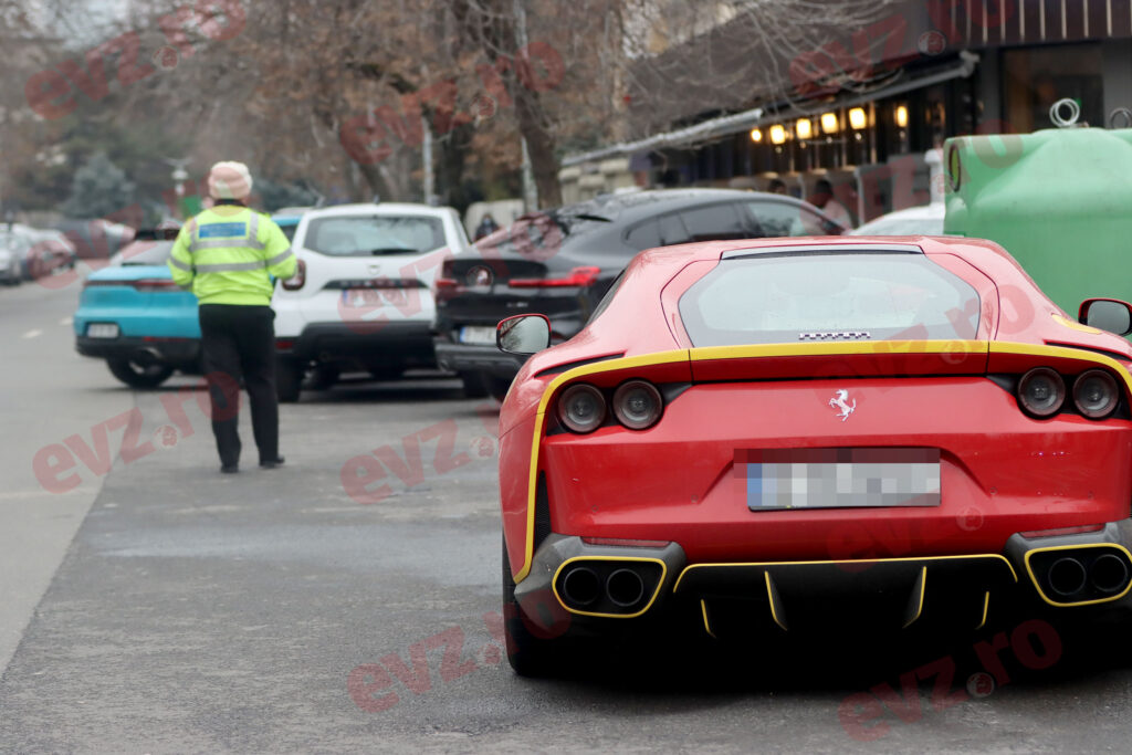 FOTO. Dan Nicorescu și-a făcut „abonament” la Poliția Locală. Își parchează Ferrari-ul pe unde apucă, dezinteresat fiind de amendă