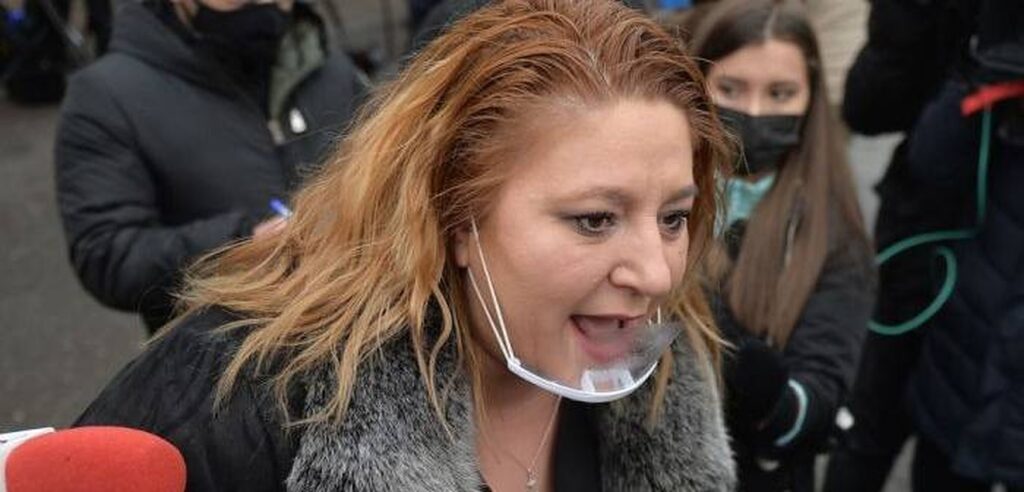 Scandalul ia proporții: Diana Șoșoacă a ajuns vedetă în presa internațională. A intervenit Ambasada Italiei. „Jurnaliști bătuți și sechestrați de o senatoare no-vax”