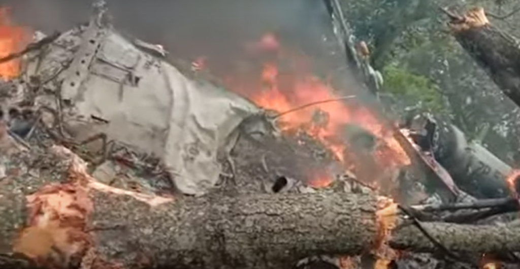 Două elecoptere s-au ciocnit în aer în timp ce stingeau un incendiu