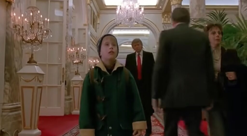 O scenă de 7 secunde din Home Alone 2 îl bântuie și azi pe regizor
