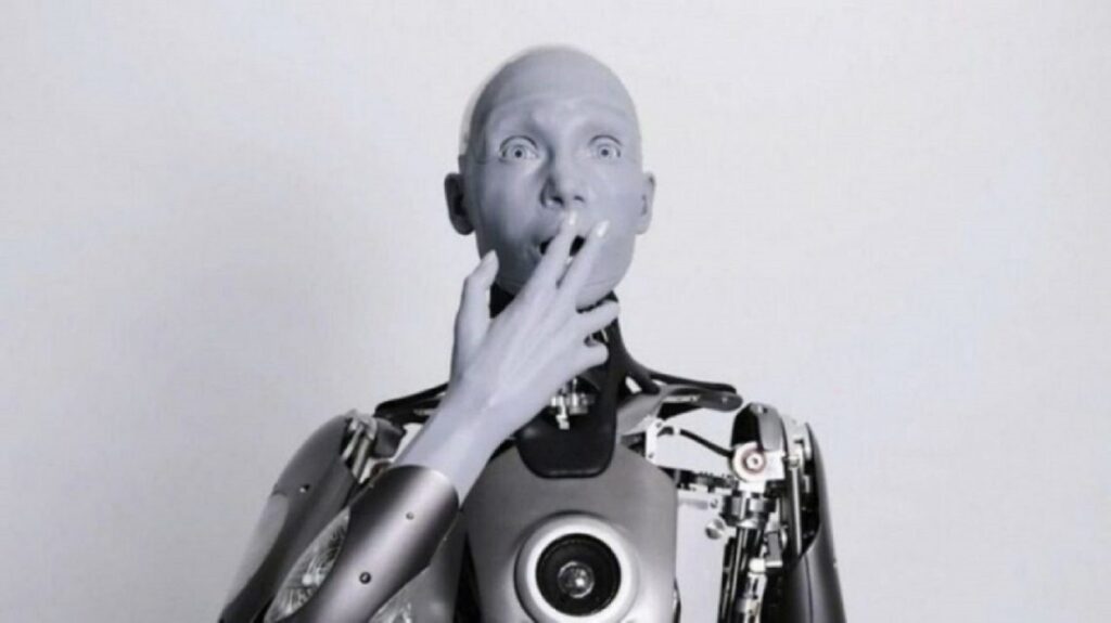 Un robot femeie a făcut istorie în Camera Lorzilor. Ai-Da a depus mărturie într-o anchetă din Marea Britanie