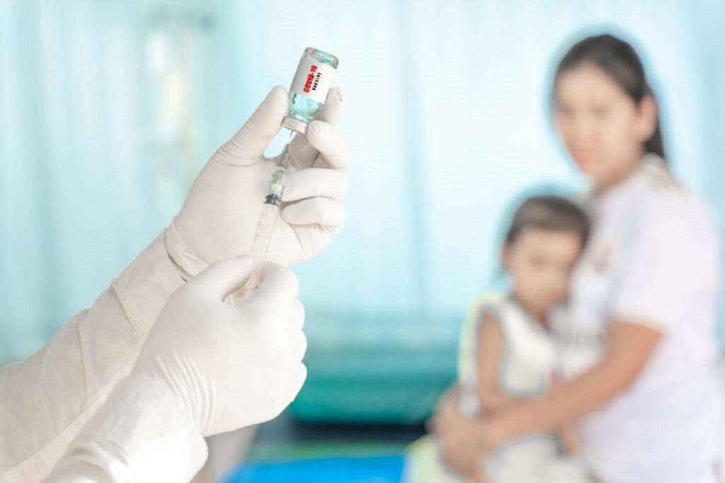 Reputatul imunolog Cristian Apetrei despre vaccinarea anti-covid a copiilor. Ce recomandă