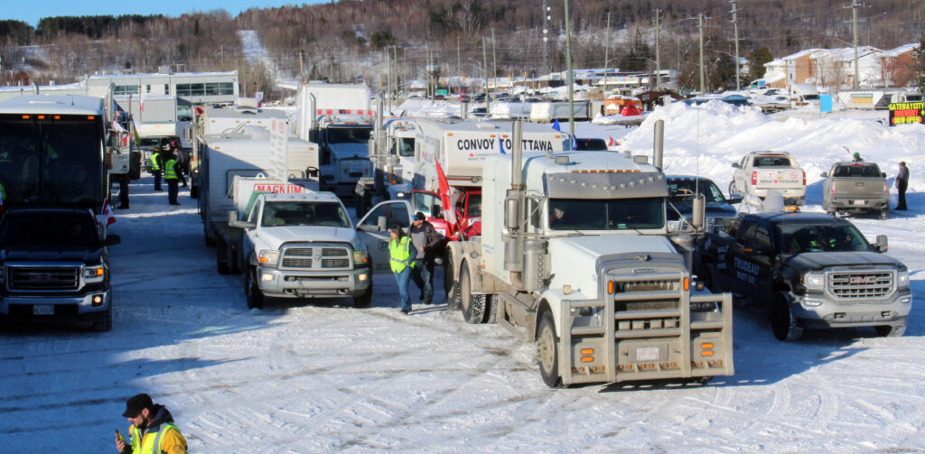 Zeci de mii de camioane au plecat spre capitala Canadei. Se cere socoteală premierului Trudeau