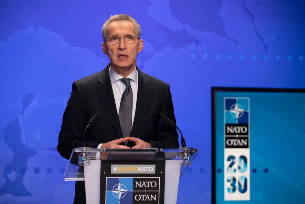 Conflictul NATO - Rusia capătă noi valențe. Ce spune Stoltenberg despre război