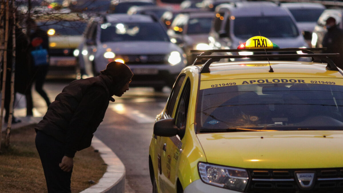 Reguli noi pentru taximetriști. Consiliul Concurenței verifică licențele de transport
