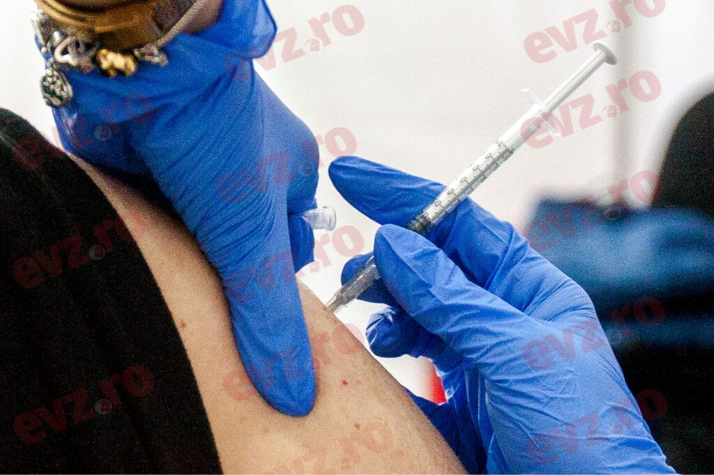 Un nou caz de vaccinări false! Doi asistenți medicali au fost prinși. Făceau o avere din afacerea asta