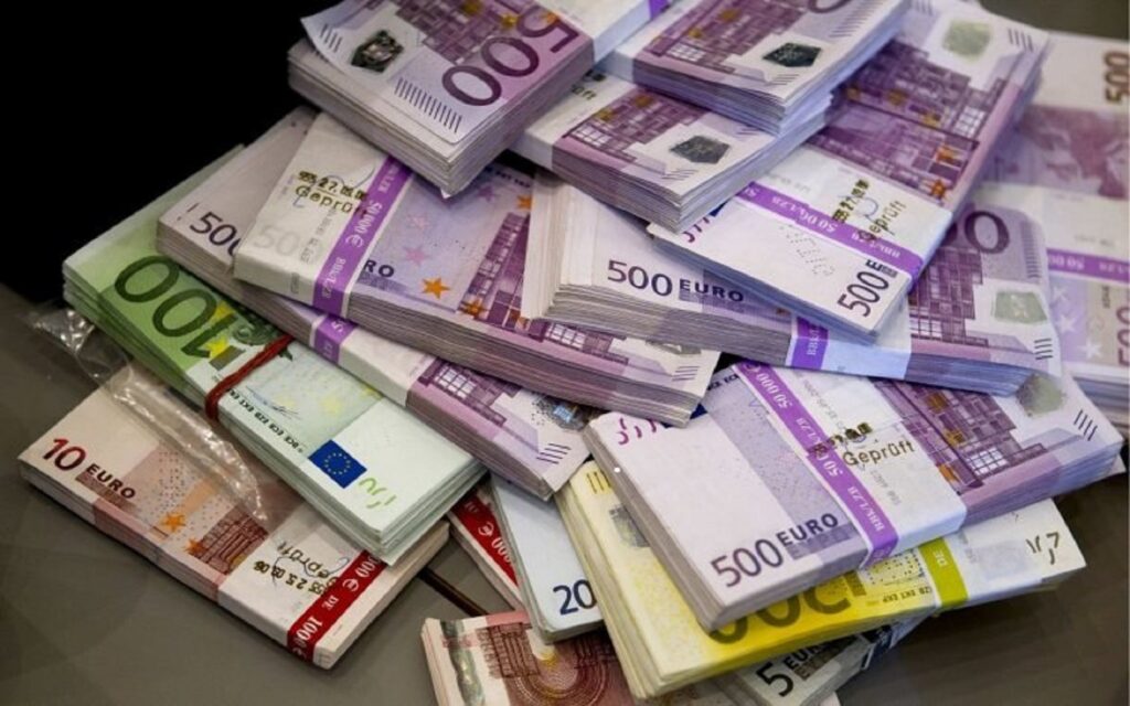 Un șofer român a primit o amendă vamală de aproximativ patru milioane de euro. Ce acuzații i s-au adus