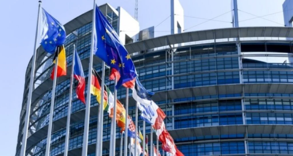 Ambasadorii UE nu au căzut de acord asupra celui de-al 10-lea pachet de sancțiuni din cauza cauciucului rusesc