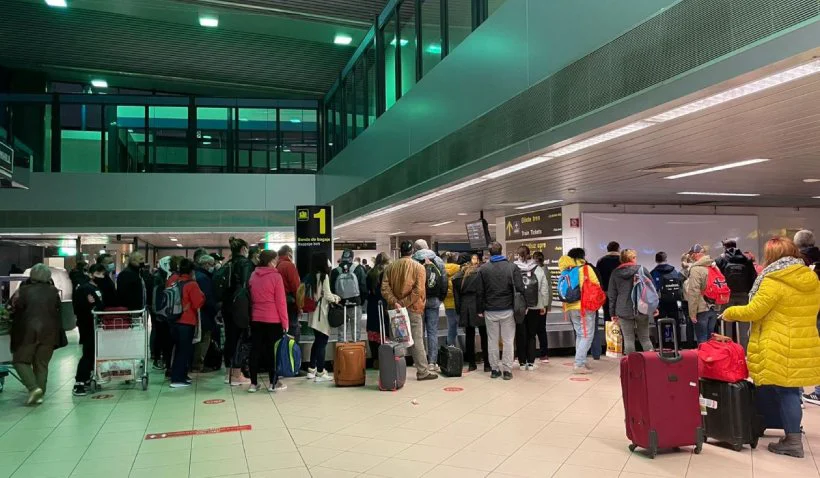 UPDATE Incident de proporții pe Aeroportul Otopeni! Românii care s-au întors din vacanță s-au trezit fără bagaje! TAROM se scuză