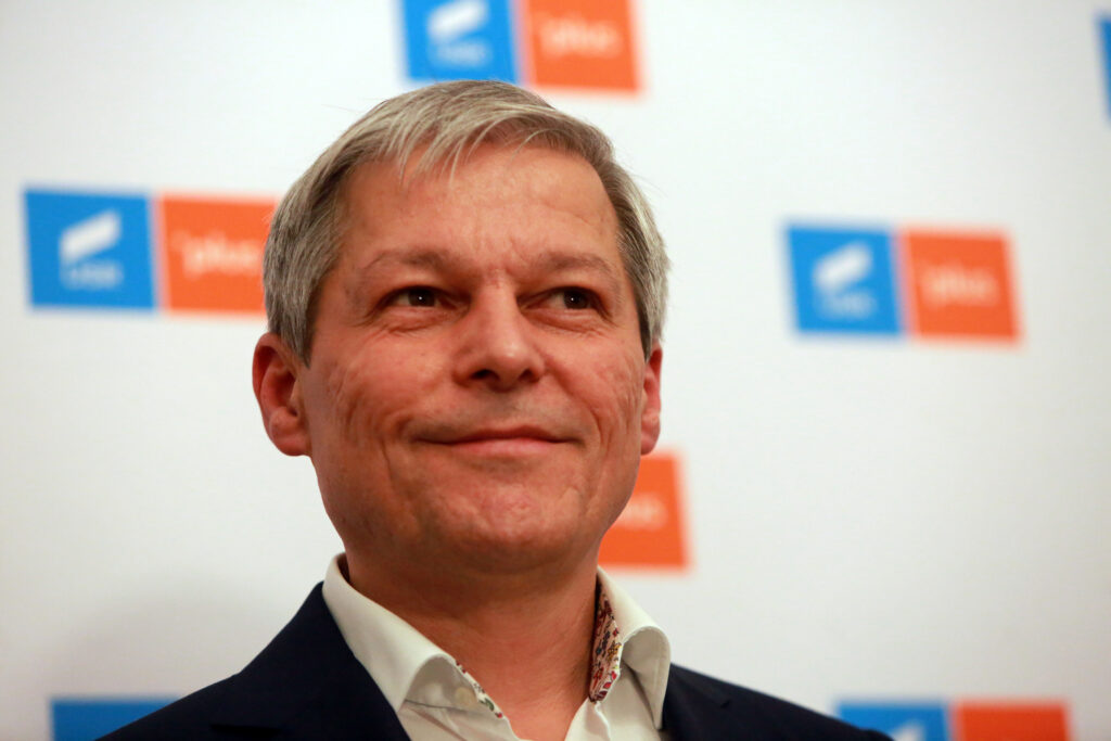 Dacian Cioloș își caută susținători printre elevi și studenți. Legea interzice politica în școli și facultăți