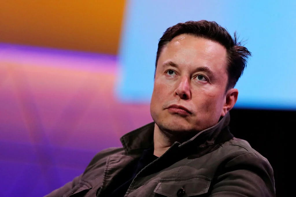 Dublura lui Elon Musk a fost suspendat de pe versiunile chineze ale TikTok și Twitter