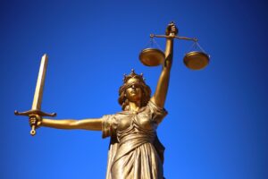 Medic achitat pentru luare de mită după un denunț suspect. Bărbatul a murit după pronunțarea sentinței