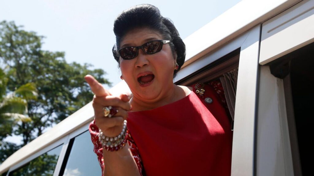Regina corupției din Filipine este așteptată să se întoarcă la palat. Fiul ei este venerat de filipinezi