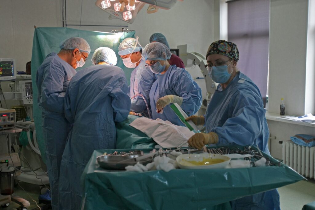 Două femei au fost operate cu succes de tumori ovariene gigantice, la Craiova. Aveau greutatea unui bebeluș