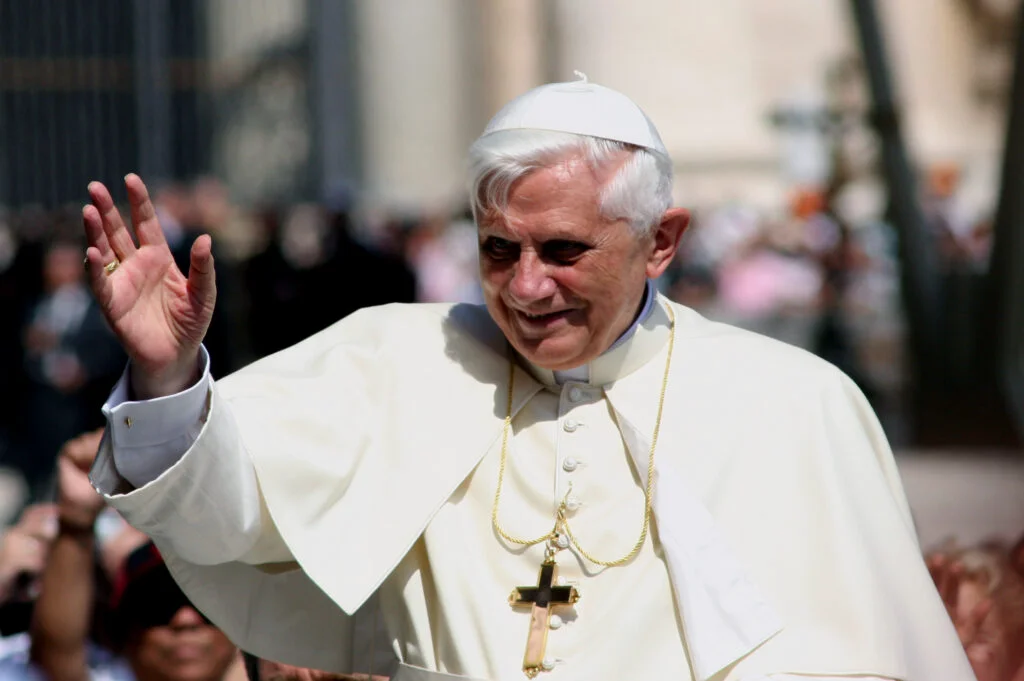 Papa Benedict recunoaște că a făcut declarații false. Știa de preoții pedofili