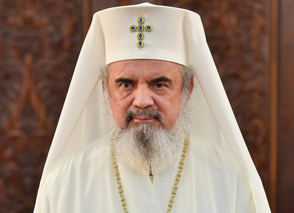 Patriarhul Daniel: Să răspundem lui Dumnezeu prin rugăciune şi oamenilor încercaţi cu fapte bune
