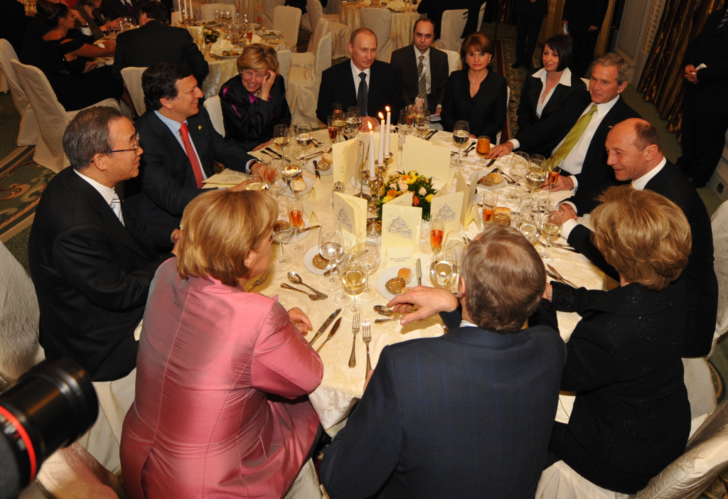 Cum l-a avertizat Putin pe Bush la București: George, trebuie să înţelegi că Ucraina nu este nici măcar o ţară