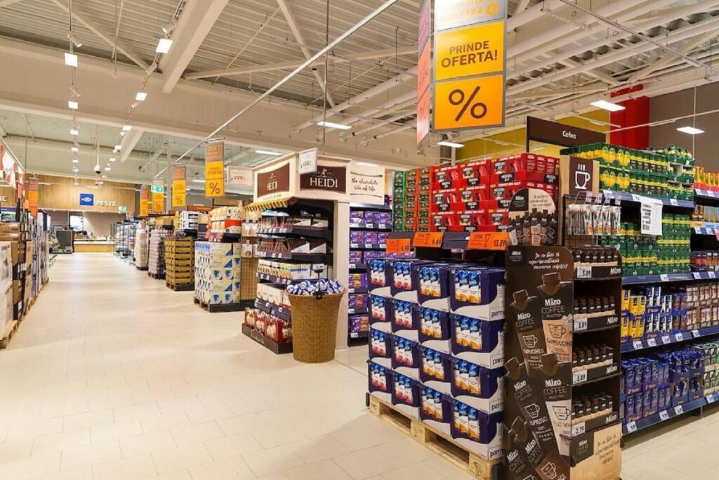 ANPC acuză nereguli într-un supermarket faimos din România. Ce spun reprezentanții magazinului