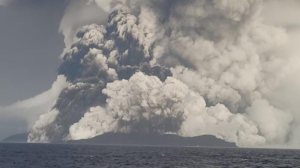 Vulcanul Hunga Tonga-Hunga Ha’apai, o erupție mai puternică decât explozia bombei atomice de la Hiroshima