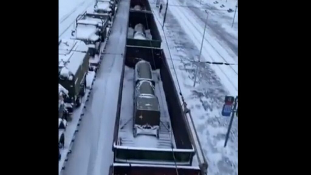Rusia a pus în mișcare trenurile groazei, pe care le-a adus la granița cu Ucraina. Alertă la nivel mondial. VIDEO