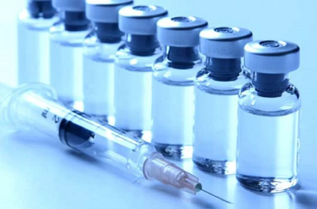 Vaccinul anticoronavirus adaptat noilor tulpini va fi disponibil în România de săptămâna viitoare