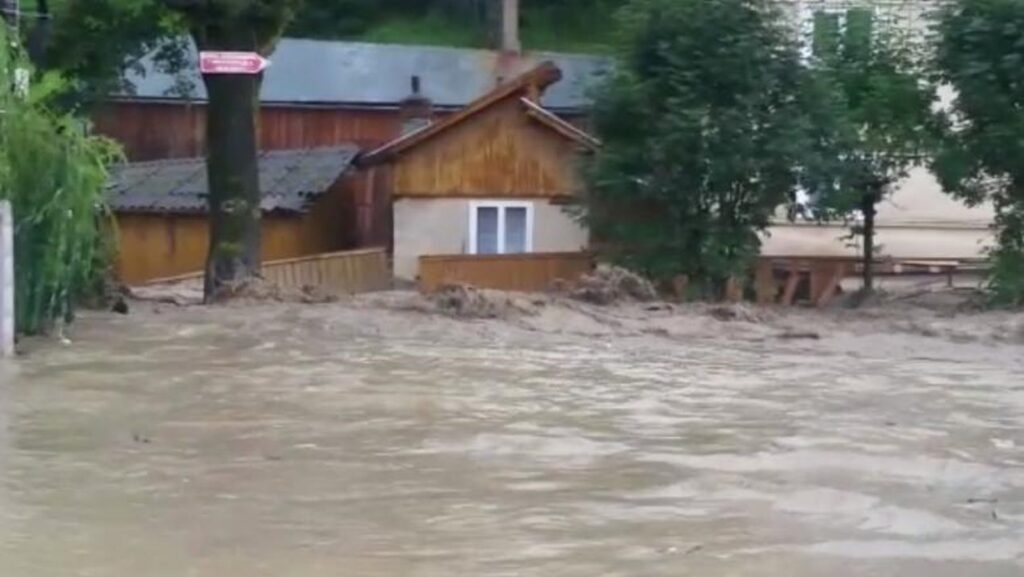 Hidrologii avertizează. Pericol de inundații în trei județe din România