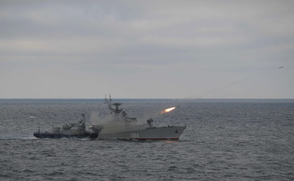 O navă ucraineană reușește să scape neavariată în urma unui atac rusesc