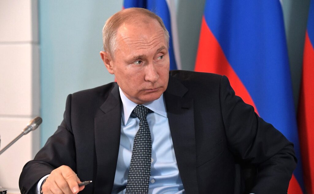 Imaginea care face înconjurul lumii. Cine l-a înfruntat pe Putin în Ucraina. Blestemul care îi dă fiori liderului de la Kremlin. VIDEO