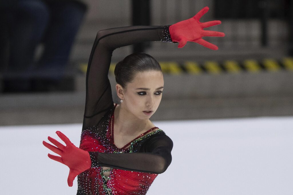 Ceremonia în care Rusia trebuia să primească medalia de aur în proba pe echipe la patinaj artistic din cadrul Jocurilor Olimpice a fost anulată