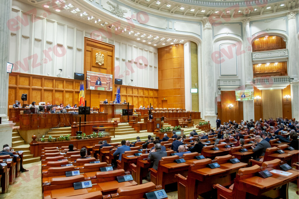 Amenzile aplicate pentru necompletarea formularului digital de intrare în Romania vor fi anulate. Cum vor fi restituiți banii