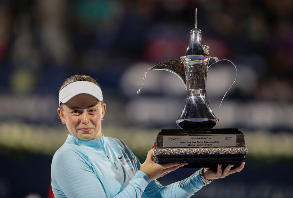 După ce a învins-o în semifinale pe Simona Halep, jucătoarea letonă de tenis Jelena Ostapenko a câștigat turneul de la Dubai