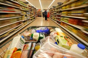 Alimentul care se ieftinește începând de la 1 mai. Vestea așteptată de români vine în urma înțelegerii dintre retaileri şi procesatori