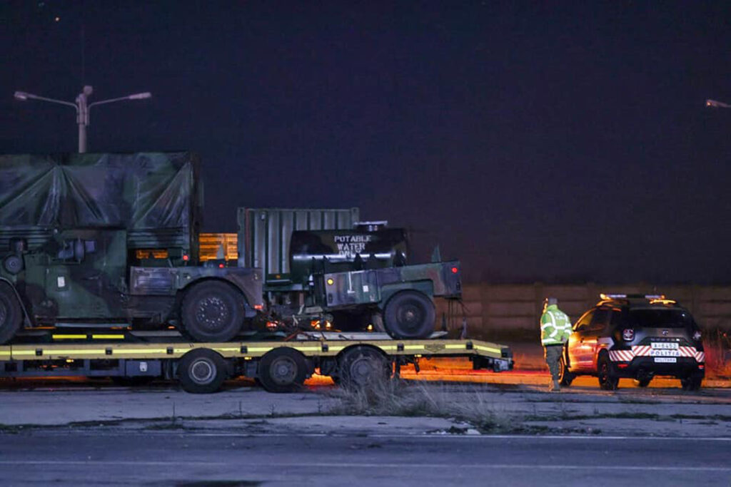 Două noi convoiae cu echipamente rusești se îndreaptă spre Ucraina. Rușii transportă tancuri și camioane de război