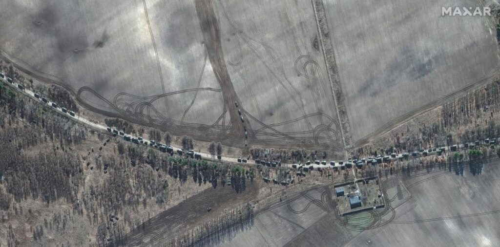 Ucraineni anunță că au blocat coloana rusească la 30 de kilometri de Kiev. Convoiul a fost atact cu avioane de luptă, artilerie grea și rachete