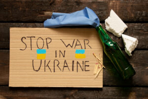 Moscova atacă pe toate fronturile. Omul lui Putin îl îndeamnă pe Zelenski să capituleze: „Opriți vărsarea de sânge cu orice preț”