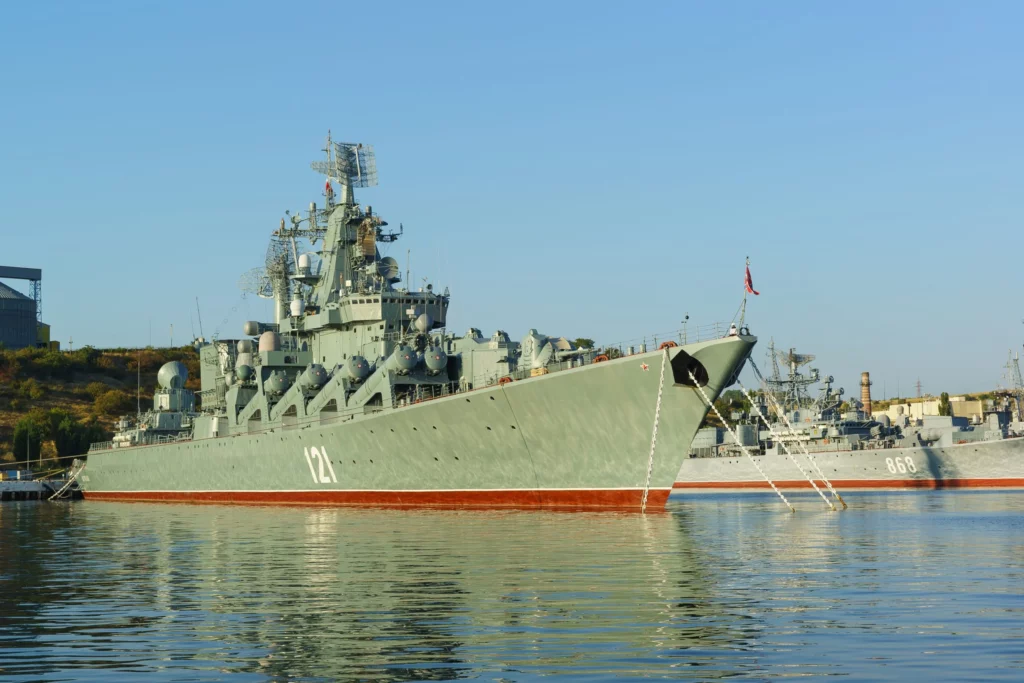 Trei nave militare ruse au intrat în Marea Negară, în zona noastră economică. Anunțul MApN.